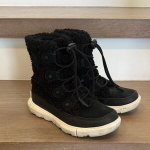 Sorel Black Kids Snow Boots in Size 1